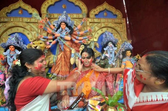 Last day of Durga Puja brings tears : A four-day sojourn ends in celebration, sindoor khela  